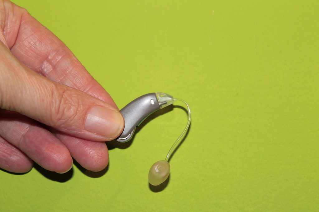 hand, hearing aid, hearing loss-287294.jpg